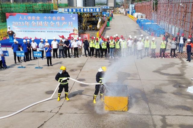 消防應(yīng)急演練.jpg 消防應(yīng)急演練.jpg