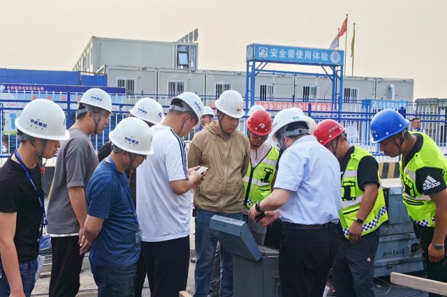 線下交流 .jpg 線下交流 .jpg